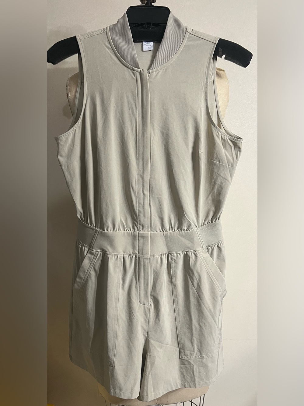 Athlete Brooklyn 4-Way Stretch Slvless Romper Elastic Waistband Tan Size 4